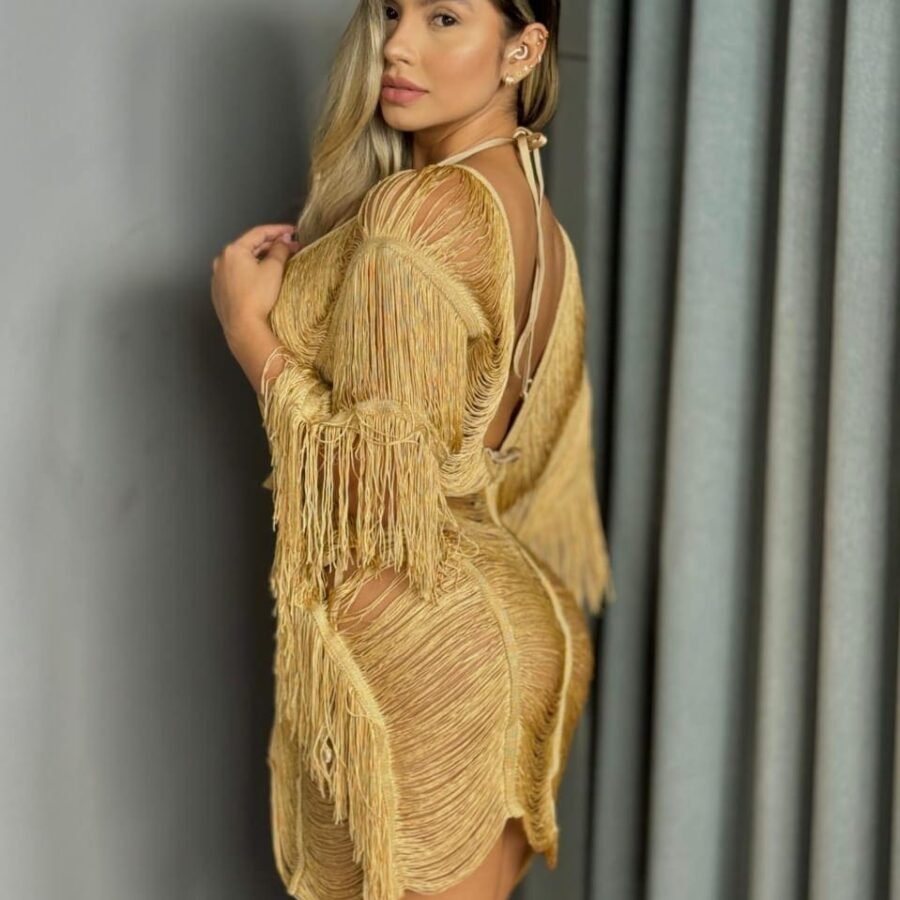 Salida de baño de malla con flecos tipo cardigan